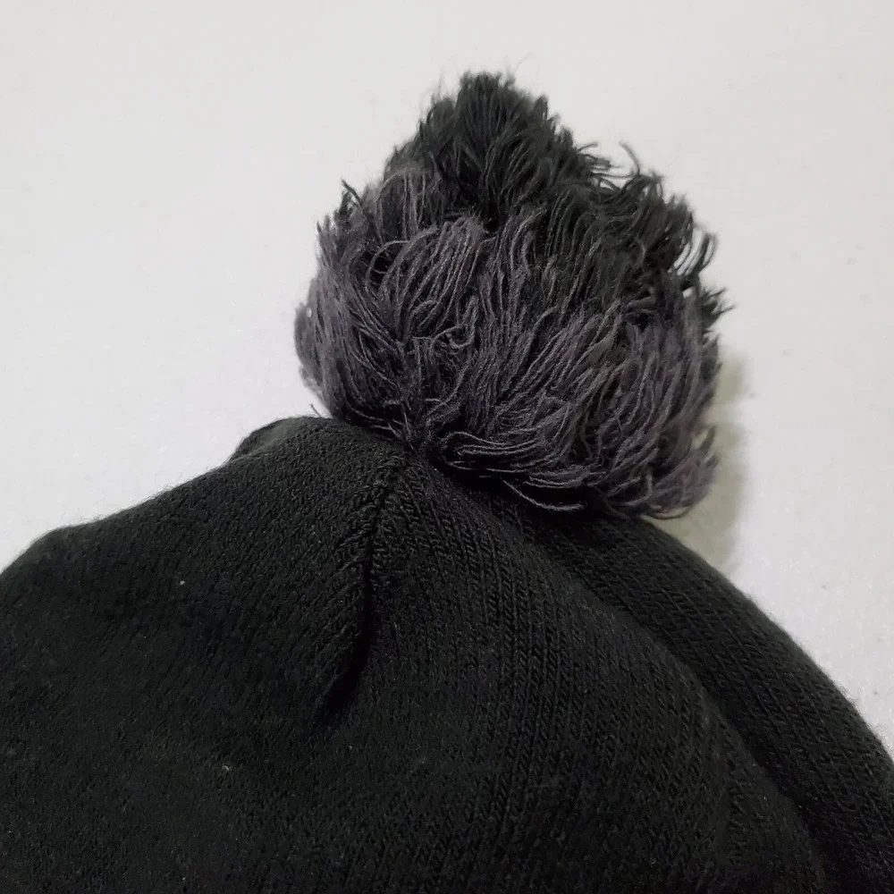Under Armour Men‎ Hat One Size Black Striped Beanie Logo Halftime Fleece Pom